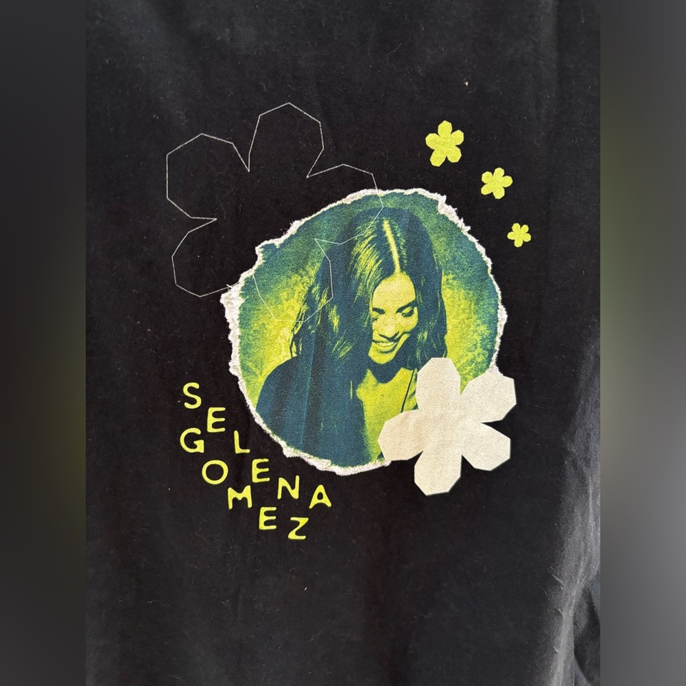 Women’s Selena Gomez T-Shirt. Black. Size Women’s Large.